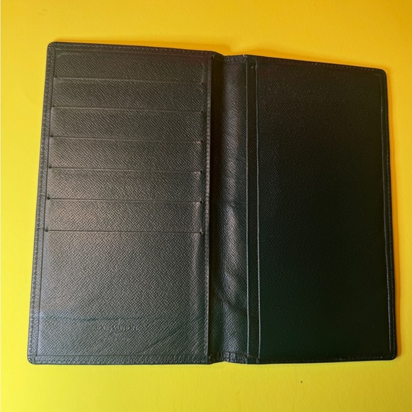 Louis Vuitton Epi Taiga Bundel green bifold wallet and key holder - Picture 6 of 15